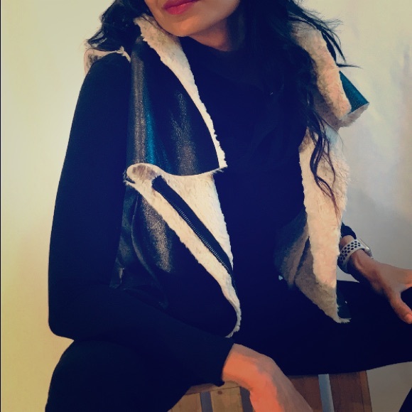 Black vest - Picture 1 of 6